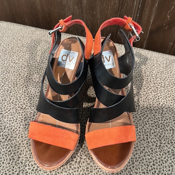 Dolce Vita Wedge Sandal. Burnt Orange/Black. Size 6 - Picture 2 of 8
